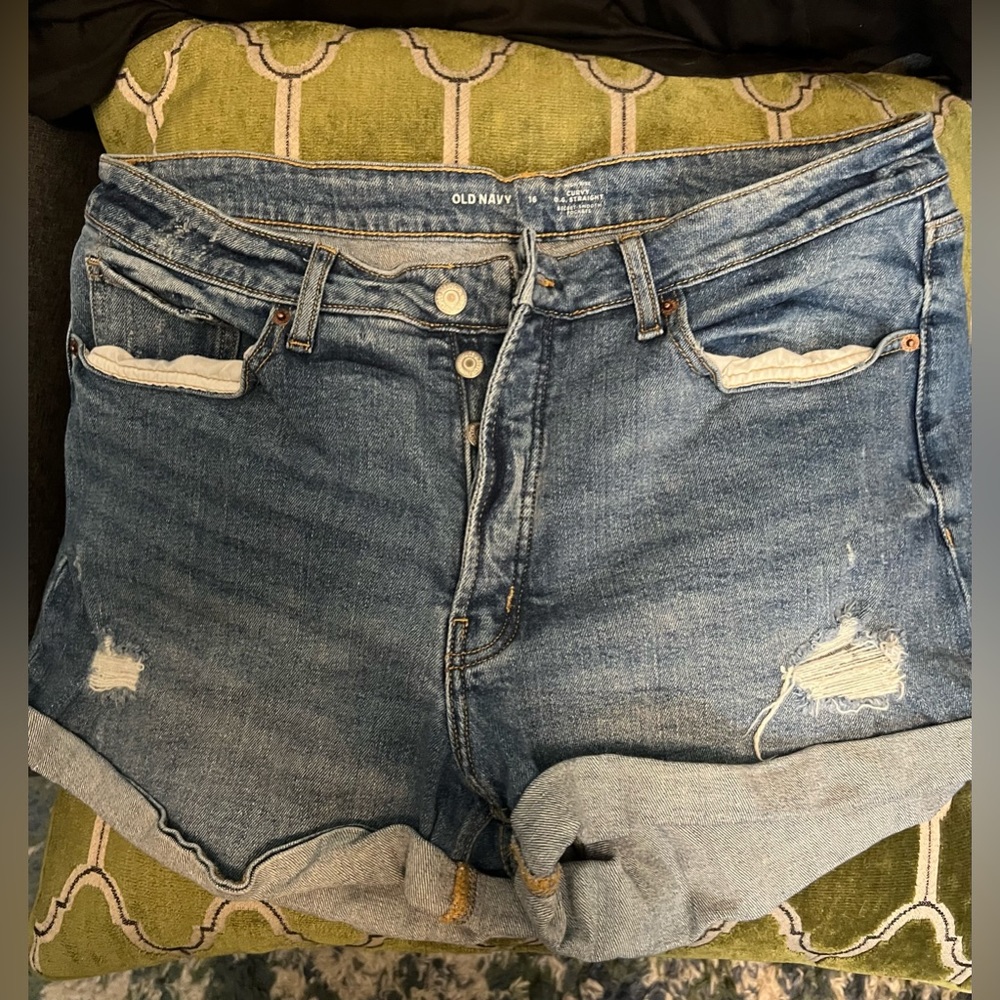 Old navy curvy og straight denim distressed short